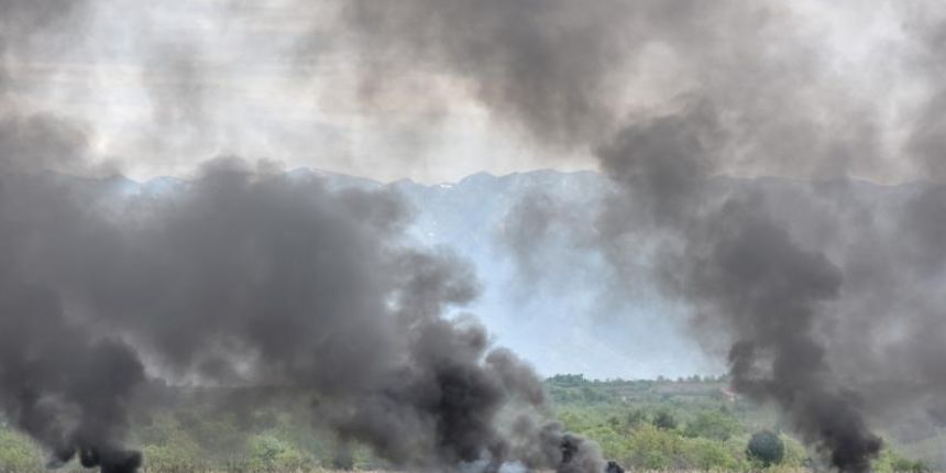 U sklopu Medjunarodne konferencije o gasenju pozara iz zraka (Aerial Firefighting Conference), u zrakoplovnoj bazi HRZ Zemunik odrzala se pokazna vjezba na kojoj su sudjelovali protupozarni avioni i helikopteri iz sastava 93. zrakoplovne baze u Zemuniku,