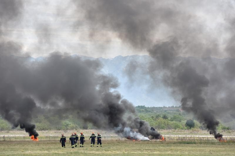 U sklopu Medjunarodne konferencije o gasenju pozara iz zraka (Aerial Firefighting Conference), u zrakoplovnoj bazi HRZ Zemunik odrzala se pokazna vjezba na kojoj su sudjelovali protupozarni avioni i helikopteri iz sastava 93. zrakoplovne baze u Zemuniku, U sklopu Medjunarodne konferencije o gasenju pozara iz zraka (Aerial Firefighting Conference), u zrakoplovnoj bazi HRZ Zemunik odrzala se pokazna vjezba na kojoj su sudjelovali protupozarni avioni i helikopteri iz sastava 93. zrakoplovne baze u Zemuniku,