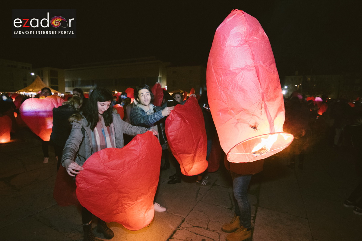 Humanitarni svjetlosni spektakl “Zaželi ljubav 2018.” @ Forum