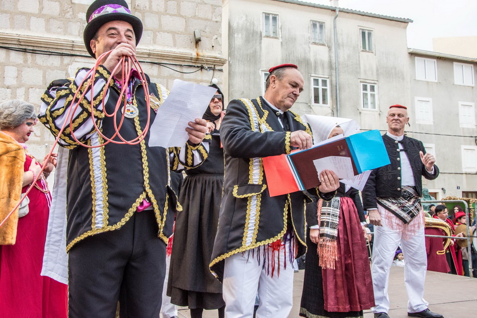 Paški zimski karneval 2017.- Maškarane skupine u karnevalskoj povorci Paški zimski karneval 2017.- Maškarane skupine u karnevalskoj povorci