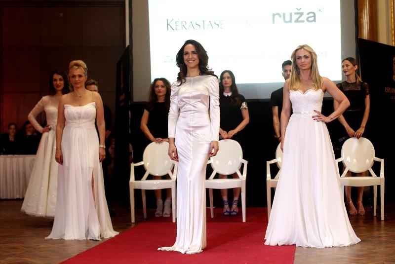 U vjenčanicama koje je dizajnirala Matija Vujica kozmetičku liniju su predstavile Renata Sopek. Natali Dizdar, Tatjana Jurić, Vanna i Lana Jurčević U vjenčanicama koje je dizajnirala Matija Vujica kozmetičku liniju su predstavile Renata Sopek. Natali Dizdar, Tatjana Jurić, Vanna i Lana Jurčević