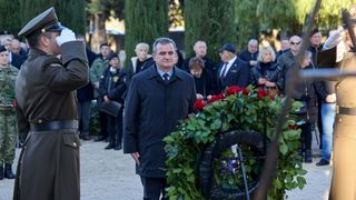 Na Gradskom groblju položeni vijenci povodom obilježavanja 33. obljetnice 72. bojne Vojne policije Na Gradskom groblju položeni vijenci povodom obilježavanja 33. obljetnice 72. bojne Vojne policije