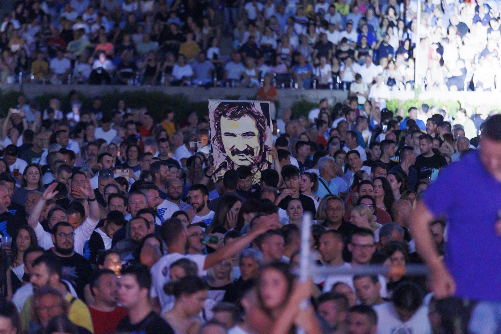 Mišo Kovač i prijatelji na Starom placu u Splitu Mišo Kovač i prijatelji na Starom placu u Splitu