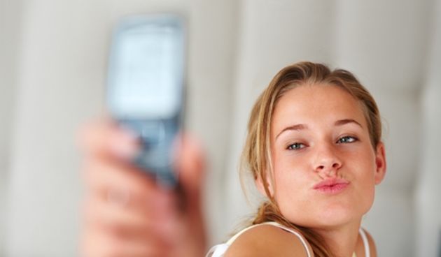 Sexting, mobitel, poruka, foto: she.hr