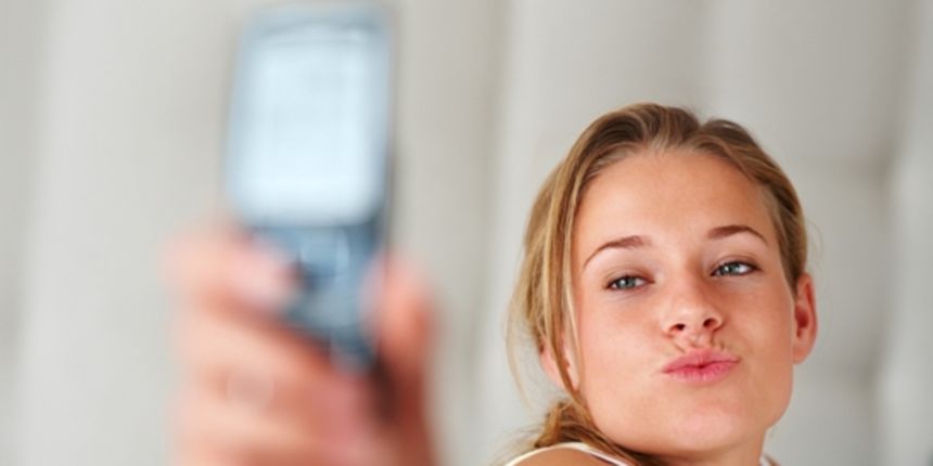 Sexting, mobitel, poruka, foto: she.hr Sexting, mobitel, poruka, foto: she.hr