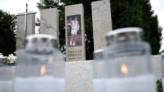 Odavanje počasti Draženu Petroviću povodom 24. obljetnice smrti