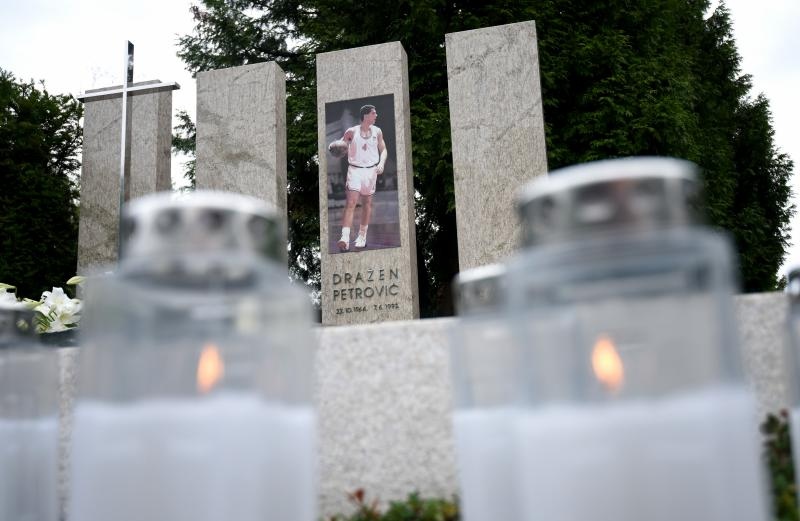 Odavanje počasti Draženu Petroviću povodom 24. obljetnice smrti