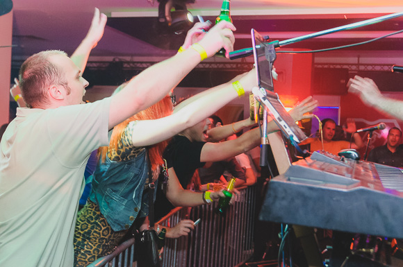 Siniša Vuco @ Hitch bar, 16.5.2015. (Foto: Ivan Toman)