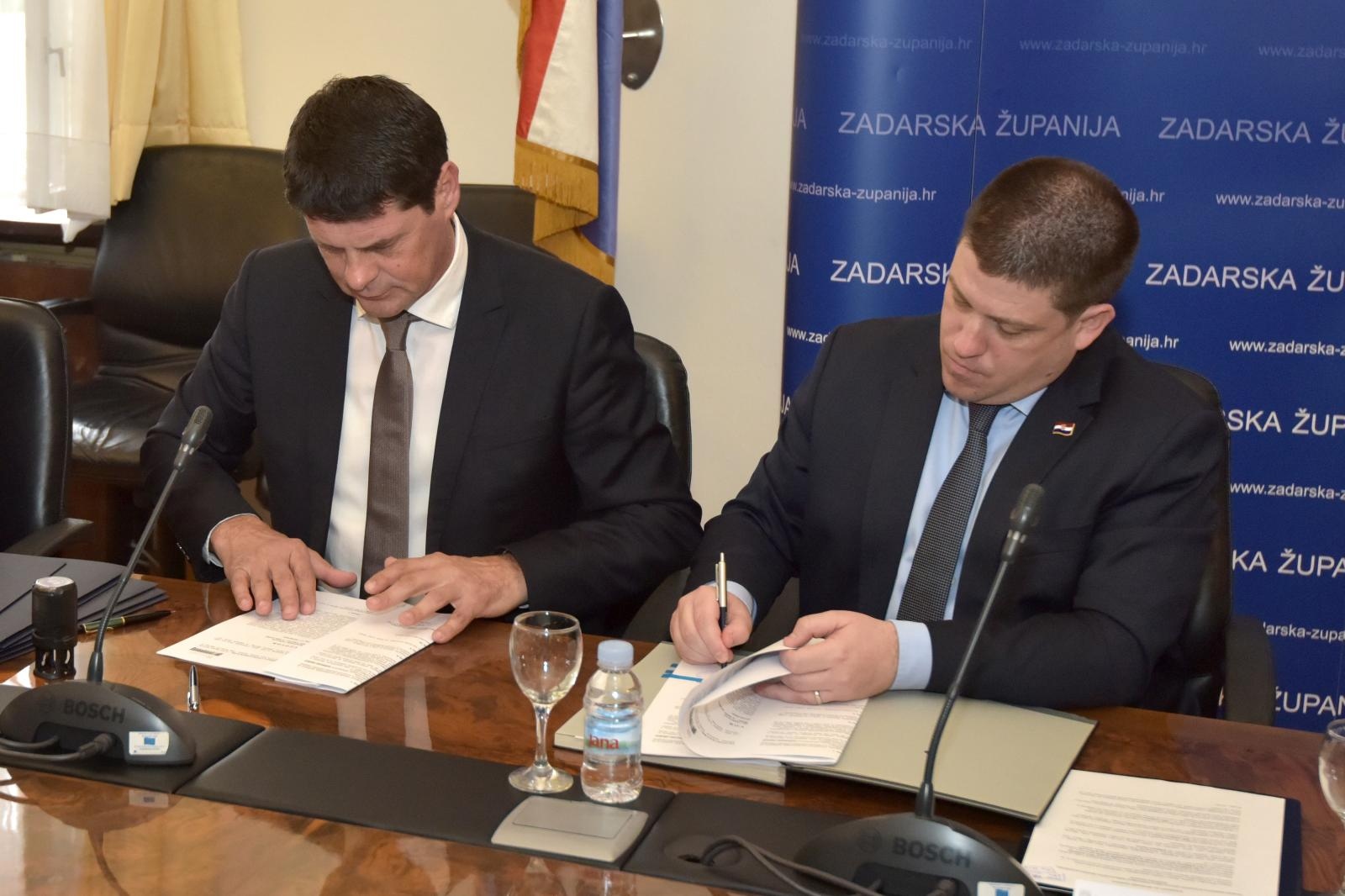 Potpisan ugovor za 10 projekata sanacije i rekonstrukcije pomorskog dobra Potpisan ugovor za 10 projekata sanacije i rekonstrukcije pomorskog dobra