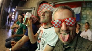 Utakmica Hrvatske i Kameruna gledala se u zadarskim kafićima, foto: Filip Brala/PIXSELL Utakmica Hrvatske i Kameruna gledala se u zadarskim kafićima, foto: Filip Brala/PIXSELL