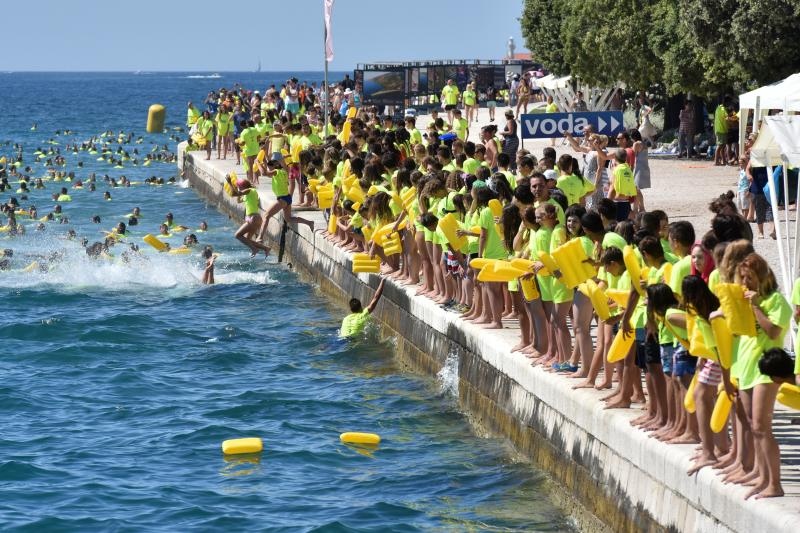 Jubilarni 10. dm Millennium Jump na zadarskoj rivi, Photo: Dino Stanin/PIXSELL Jubilarni 10. dm Millennium Jump na zadarskoj rivi, Photo: Dino Stanin/PIXSELL