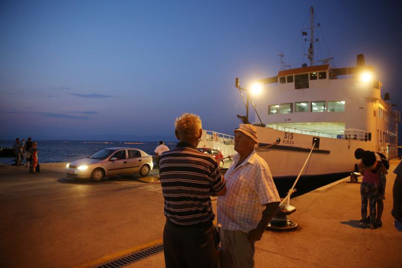 Panoramske fotografije s trajekta koji vozi od Zadra do otoka Ugljana. Photo: Filip Brala/PIXSELL Autor  Filip Brala/PIXSELL KLJUČNE RIJEČI  panorama, morske orgulje, pozdrav suncu, trajekt, riva