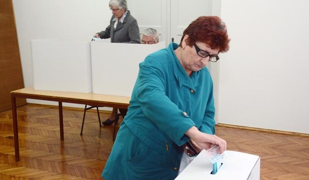 Sisak – Na 300-tinjak birackih mjesta u Sisacko-moslavackoj zupaniji gradjani su birali novog zupana za sto konkuriraju Davorko Vidovic i Ivo Zinic. Photo: Nikola Cutuk/PIXSELL Autor  Nikola Cutuk/PIXSELL Ključne riječi  biracka mjesta, glasovanje, zupan,