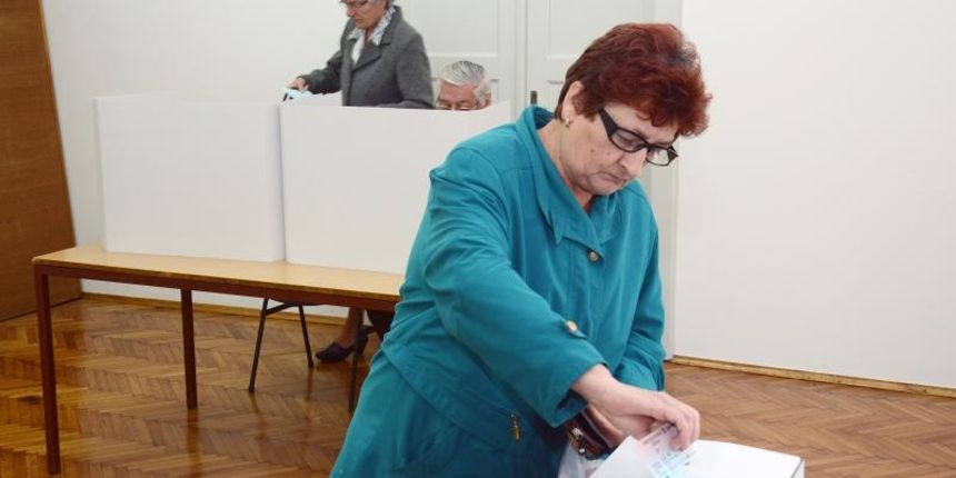 Sisak – Na 300-tinjak birackih mjesta u Sisacko-moslavackoj zupaniji gradjani su birali novog zupana za sto konkuriraju Davorko Vidovic i Ivo Zinic. Photo: Nikola Cutuk/PIXSELL Autor  Nikola Cutuk/PIXSELL Ključne riječi  biracka mjesta, glasovanje, zupan,