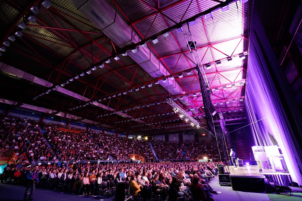 Stand up comedy večer: Ivan Šarić u Domu sportova Stand up comedy večer: Ivan Šarić u Domu sportova