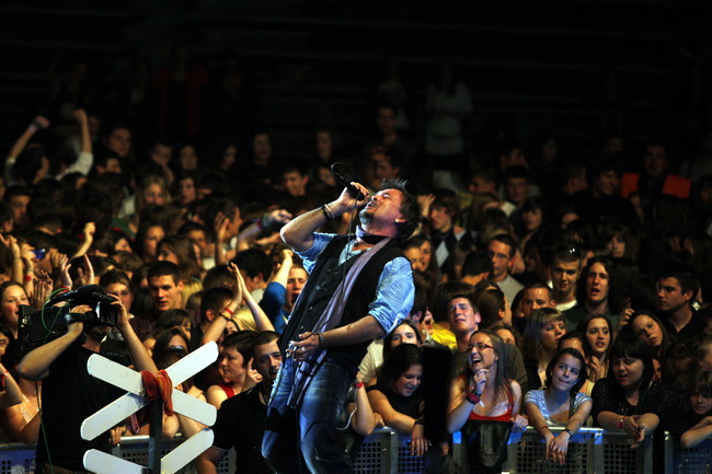 Zadar, 070510 
Koncert Zlatana Stipisica Gibonnija u kosarkaskoj dvorani Kresimira Cosica u Zadru.
Foto: Jure Miskovic / CROPIX