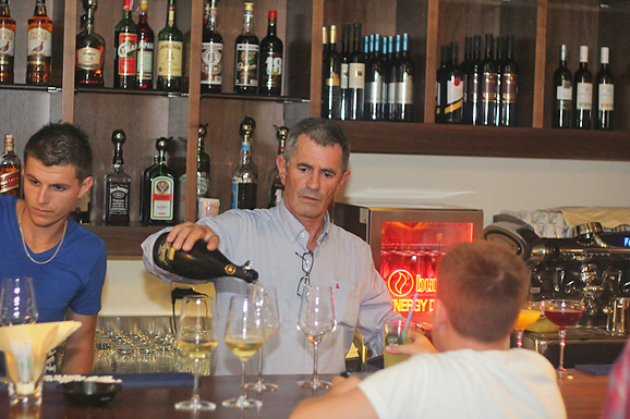 Degustacija vina mariborske vinarije Vinag u Restoran Baru Atrij Degustacija vina mariborske vinarije Vinag u Restoran Baru Atrij