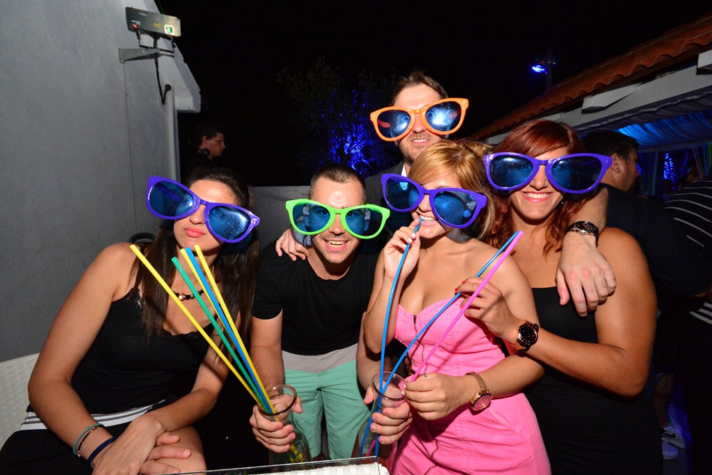 Subotnja zabava u Noštromo i Vagabundo barovima na Viru ; foto Iva Perinčić