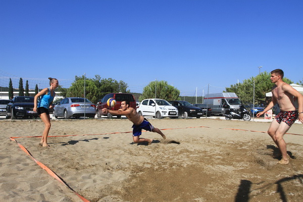 Na plaži Punta u Bibinjama održan 6. Memorijalni turnir u odbojci na pijesku za Tomislav Sikirića – Siku. Foto: Leo Banić Na plaži Punta u Bibinjama održan 6. Memorijalni turnir u odbojci na pijesku za Tomislav Sikirića – Siku. Foto: Leo Banić