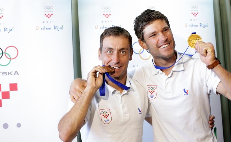 Svečani doček svjetskih prvaka Fantele i Marenića u Zračnoj luci Zagreb. Foto: Petar Glebov/PIXSELL