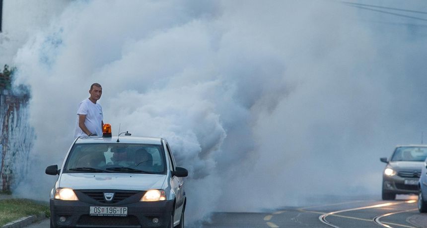 Zaprašivanje komaraca u Osijeku Zaprašivanje komaraca u Osijeku