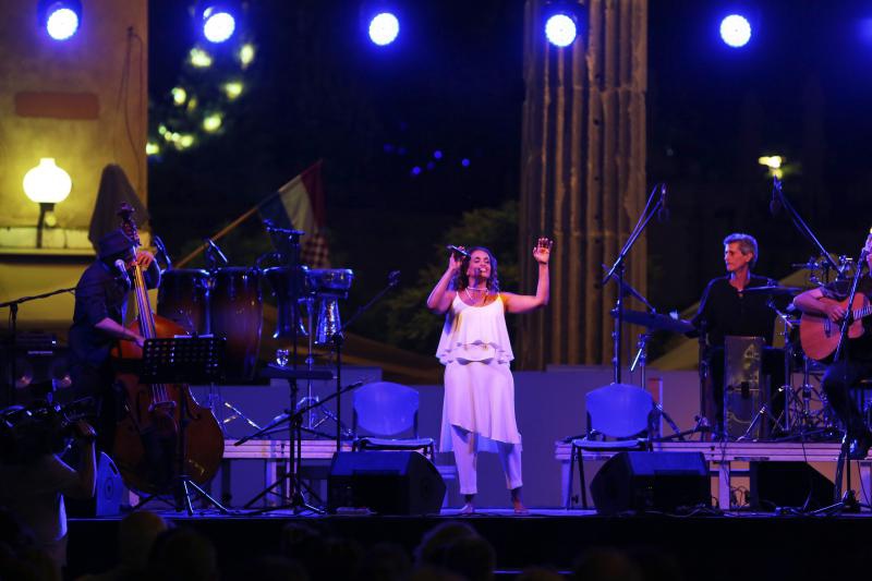 Opis 04.07.2014., Zadar – Na poljani Sime Budinica odrzan je koncert izraelske dive Noe i Love Medicine Banda. Photo: Filip Brala/PIXSELL Autor Filip Brala/PIXSELL Ključne riječi koncert, Noa, concert, konzert, Achinoam Nini, pjevacica, izraelska pjev Opis 04.07.2014., Zadar – Na poljani Sime Budinica odrzan je koncert izraelske dive Noe i Love Medicine Banda. Photo: Filip Brala/PIXSELL Autor Filip Brala/PIXSELL Ključne riječi koncert, Noa, concert, konzert, Achinoam Nini, pjevacica, izraelska pjev
