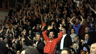 Sibenik ,170213.
Dvorana Baldekin 
Derbi utakmica izmedju GKK Sibenik i Sonik Puntamika Zadar za prvaka A2 Hrvatske kosarkaske lige Jug.
Na slici: slavlje nakon pobjede Sibenika.
Foto: Niksa Stipanicev / CROPIX
