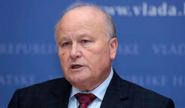 30.01.2014., Zagreb – Ministar financija Slavko Linic nakon sjednice Vlade odrzao je konferenciju za medije na kojoj je predstavio mjere kojima Vlada ove godine planira smanjiti deficit proracuna. Photo: Patrik Macek/PIXSELL