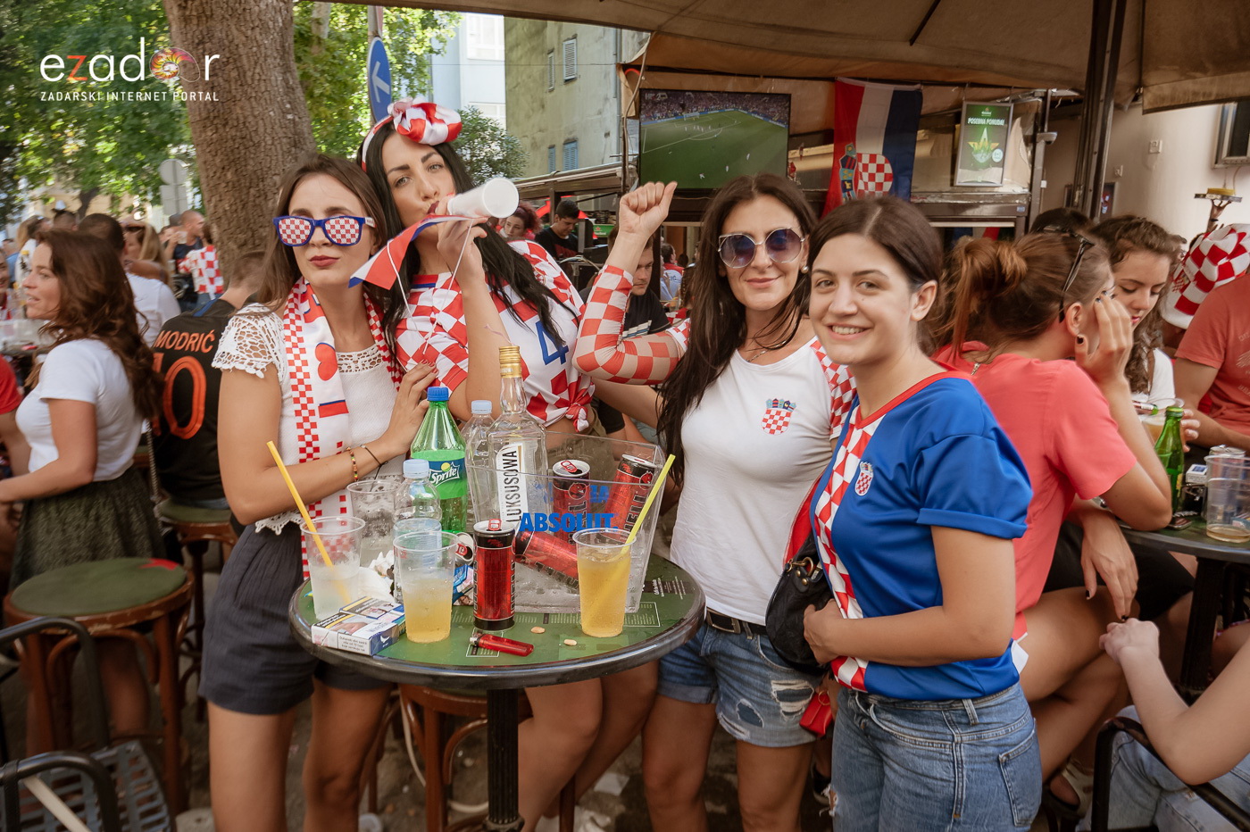 Navijačko ludilo u Zadru za vrijeme i nakon finala Svjetskog prvenstva Navijačko ludilo u Zadru za vrijeme i nakon finala Svjetskog prvenstva