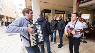 Badnjak 2016: Blagdanski đir po gradu 24. prosinca Badnjak 2016: Blagdanski đir po gradu 24. prosinca