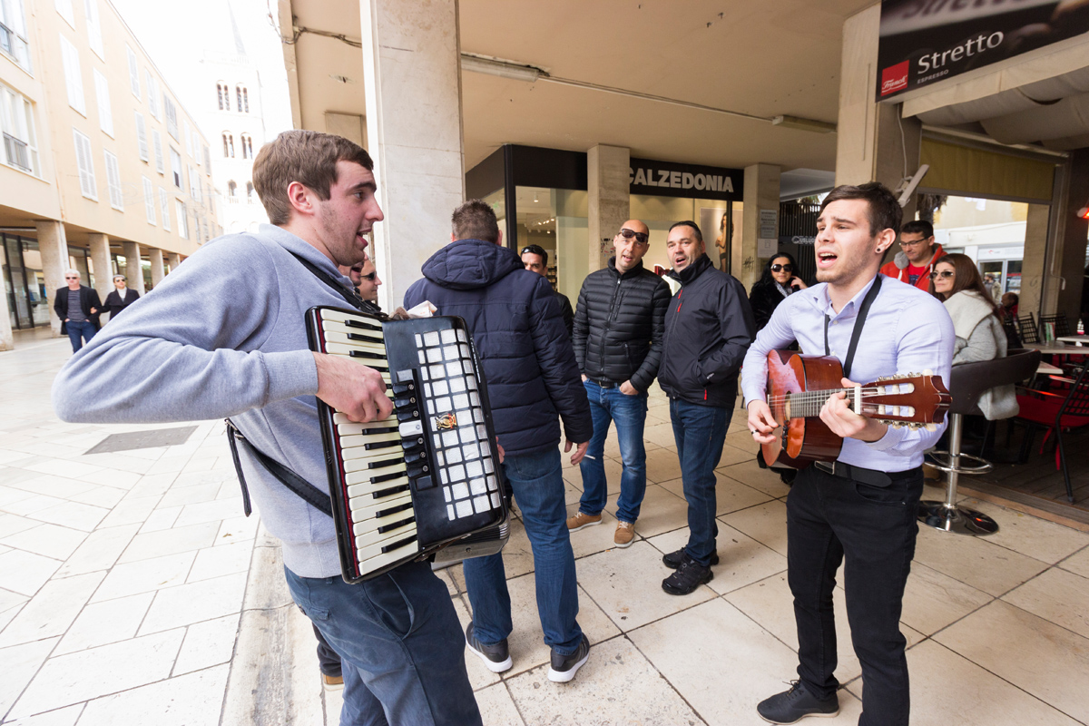 Badnjak 2016: Blagdanski đir po gradu 24. prosinca Badnjak 2016: Blagdanski đir po gradu 24. prosinca