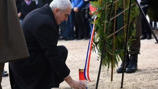 Paljenjem svijeća i polaganjem vijenaca, te mimohodom postrojbi započelo svečano obilježavanje 23. obljetnice VRO Maslenica. Foto. Dino Stanin/PIXSELL Paljenjem svijeća i polaganjem vijenaca, te mimohodom postrojbi započelo svečano obilježavanje 23. obljetnice VRO Maslenica. Foto. Dino Stanin/PIXSELL