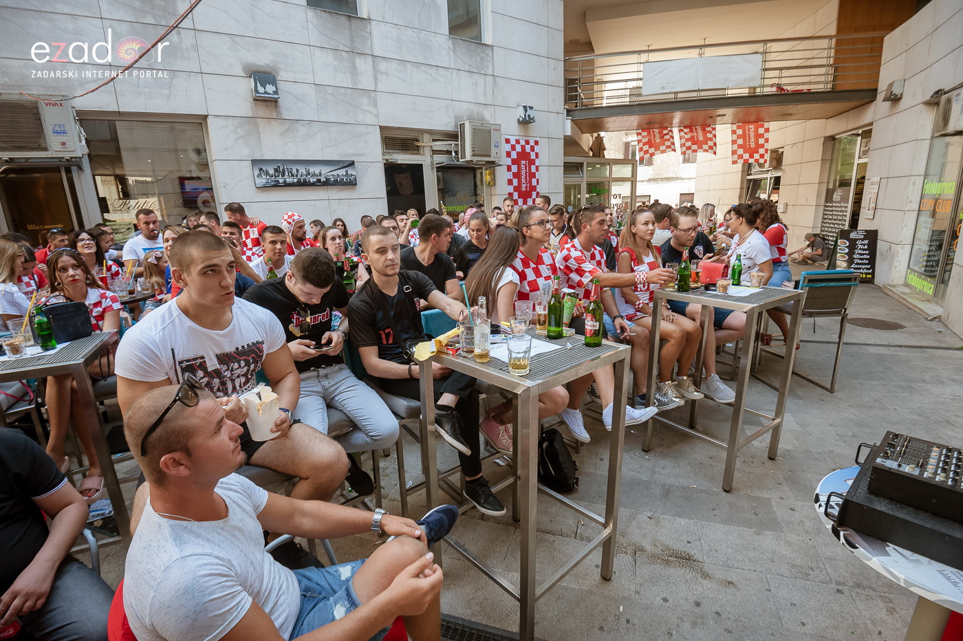Navijačko ludilo u Zadru za vrijeme i nakon finala Svjetskog prvenstva Navijačko ludilo u Zadru za vrijeme i nakon finala Svjetskog prvenstva