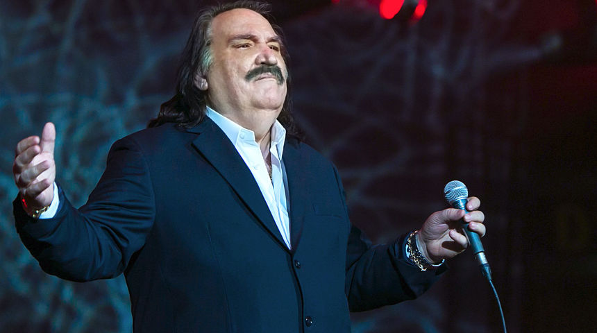 Desetak nas dana dijeli do koncerta godine, koncerta o kojem priča cijela regija. Legendarni Mišo Kovač posljednjih je dana u velikim pripremama za koncert Samo nas nebo rastavit može. Desetak nas dana dijeli do koncerta godine, koncerta o kojem priča cijela regija. Legendarni Mišo Kovač posljednjih je dana u velikim pripremama za koncert Samo nas nebo rastavit može.