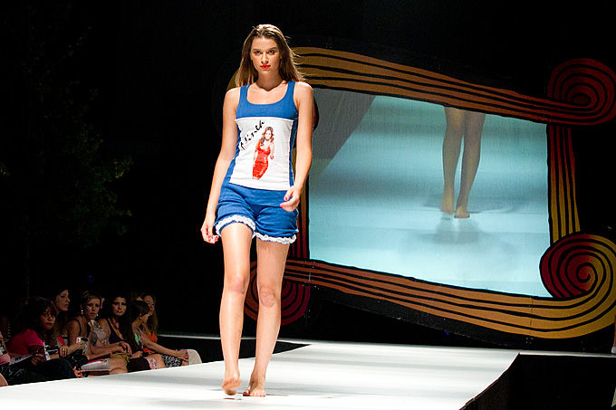 Trodnevna modna manifestacija Zadar fashion nights održava se na Trgu Ivana Pavla II. Prve večeri, pod nazivom ‘Urban Night’ predstavili su se kreatori i modne kuće: Toni Brekalo, Galko, Callegari, Oktan, Ana Milin i Margarete Ete. U glazbenom dijelu prog Trodnevna modna manifestacija Zadar fashion nights održava se na Trgu Ivana Pavla II. Prve večeri, pod nazivom ‘Urban Night’ predstavili su se kreatori i modne kuće: Toni Brekalo, Galko, Callegari, Oktan, Ana Milin i Margarete Ete. U glazbenom dijelu prog