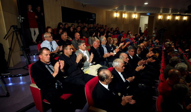 Zadar, 121012.
Kazaliste lutaka Zadar. Povodom 57. rodjendana generala Ante Gotovine Udruga Zene u Domovinskom ratu-Zadar, organizira kulturnu vecer pod nazivom: Generale, uvijek smo u mislima s vama.
Foto: Jure Miskovic / CROPIX