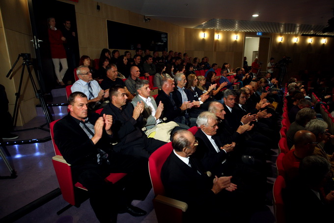 Zadar, 121012.
Kazaliste lutaka Zadar. Povodom 57. rodjendana generala Ante Gotovine Udruga Zene u Domovinskom ratu-Zadar, organizira kulturnu vecer pod nazivom: Generale, uvijek smo u mislima s vama.
Foto: Jure Miskovic / CROPIX Zadar, 121012.
Kazaliste lutaka Zadar. Povodom 57. rodjendana generala Ante Gotovine Udruga Zene u Domovinskom ratu-Zadar, organizira kulturnu vecer pod nazivom: Generale, uvijek smo u mislima s vama.
Foto: Jure Miskovic / CROPIX