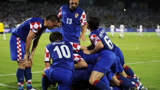 Tel Aviv, 091010.
Ramat-Gan Stadion.
Kvalifikacijska nogometna utakmica grupe F izmedju Izraela i Hrvatske za Euro 2012 u Poljskoj i Ukrajini.
Na slici: slavlje nase reprezentacije nakon gola.
Foto: Drago Sopta / CROPIX