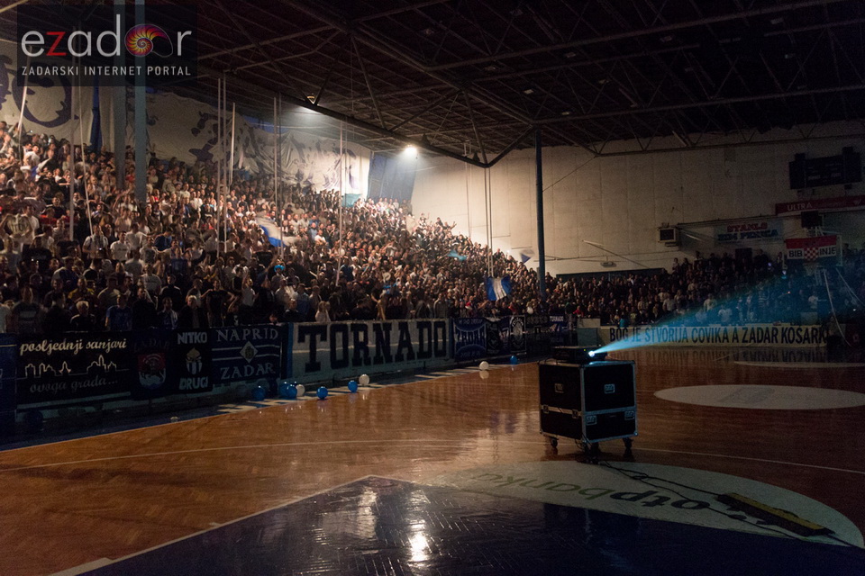 Humanitarno gledanje utakmice Zadar-Cibona u Jazinama Humanitarno gledanje utakmice Zadar-Cibona u Jazinama