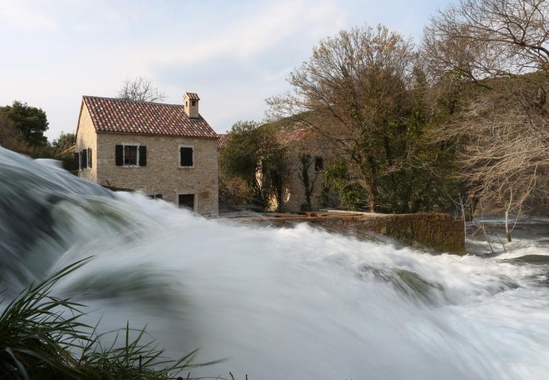 Obilazak NP Krka i Slapova Krke povodom Medjunarodnog dana rijeka. Photo: Dusko Jaramaz/PIXSELL Autor  Dusko Jaramaz/PIXSELL Ključne riječi  slapovi krke, Nacionalni park Krka, rijeka Krka, voda, rijeka,