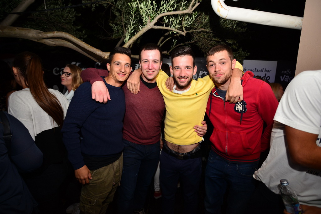 Nostromo & Vagabundo Vir: DJ Djuka i Led robot Nostromo & Vagabundo Vir: DJ Djuka i Led robot