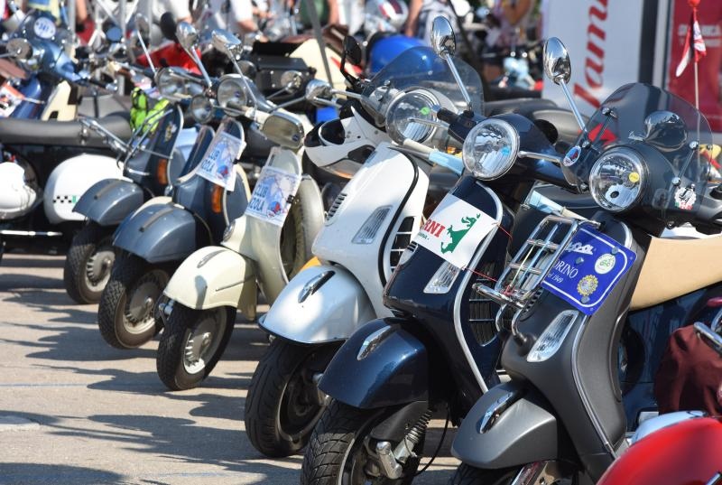 U Biogradu na moru zapoceo je Vespa World Days 2015 koji traje od 11-14. lipnja. Ocekuje se dolazak 5000 vozaca iz 32 zemlje. Photo: Hrvoje Jelavic/PIXSELL U Biogradu na moru zapoceo je Vespa World Days 2015 koji traje od 11-14. lipnja. Ocekuje se dolazak 5000 vozaca iz 32 zemlje. Photo: Hrvoje Jelavic/PIXSELL