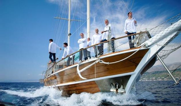 Klapa Rišpet snimila spot za pjesmu “Kad je pošla ća”