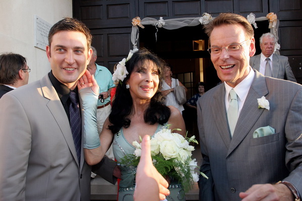 Zadar, 280809.
Najpoznatija hrvatska pjevacica i glumica u Njemackoj 69-godisnja Dunja Olga Rajter i Michael Horst (49) vjencali su se danas u crkvi Bezgresnog zaceca Blazene Djevice Marije na Puntamici u Zadru. Svecani obred vodio je zupnik don Emil Bil Zadar, 280809.
Najpoznatija hrvatska pjevacica i glumica u Njemackoj 69-godisnja Dunja Olga Rajter i Michael Horst (49) vjencali su se danas u crkvi Bezgresnog zaceca Blazene Djevice Marije na Puntamici u Zadru. Svecani obred vodio je zupnik don Emil Bil