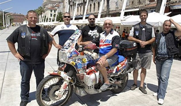 Ian se na splitskoj Rivi susreo s članovima BMW motokluba Split  /Feđa Klarić/Cropix