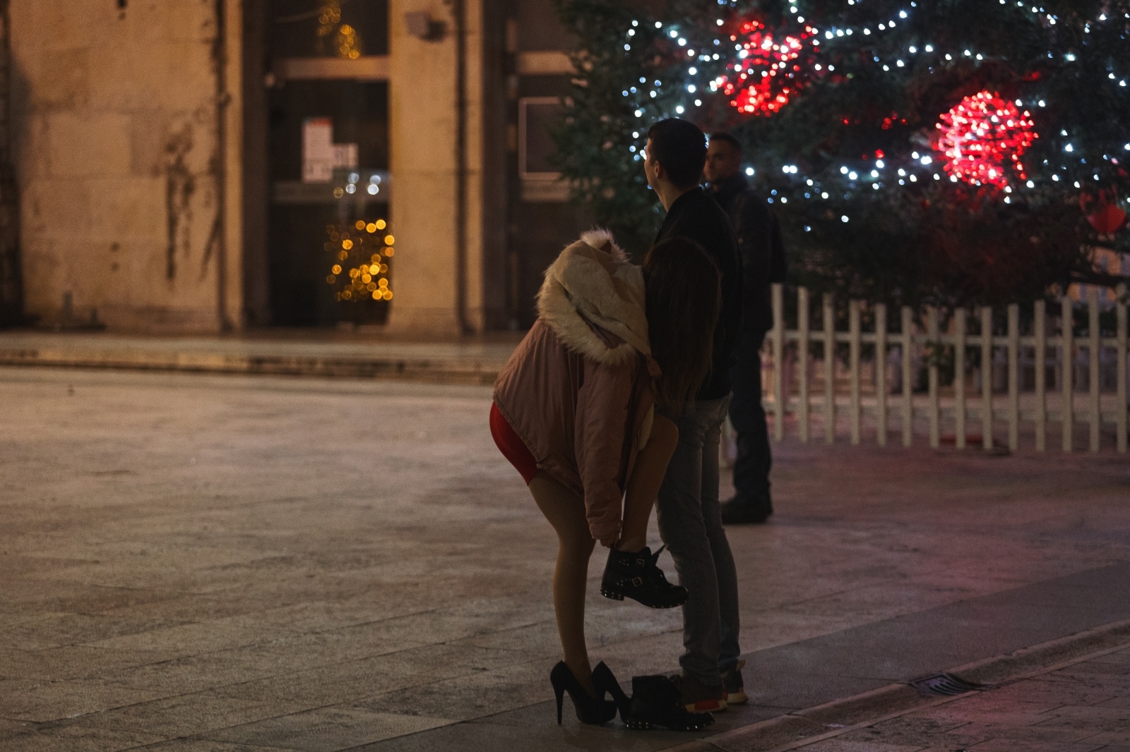 Građani na ulicama Zadra poštujući mjere dočekali 2021. godinu