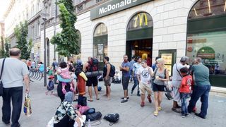 Izbjeglice i imigranti na željezničkom kolodvoru Keleti ulicama Budimpešte, Photo: Marko Jurinec/PIXSELL Izbjeglice i imigranti na željezničkom kolodvoru Keleti ulicama Budimpešte, Photo: Marko Jurinec/PIXSELL
