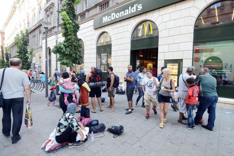 Izbjeglice i imigranti na željezničkom kolodvoru Keleti ulicama Budimpešte, Photo: Marko Jurinec/PIXSELL Izbjeglice i imigranti na željezničkom kolodvoru Keleti ulicama Budimpešte, Photo: Marko Jurinec/PIXSELL