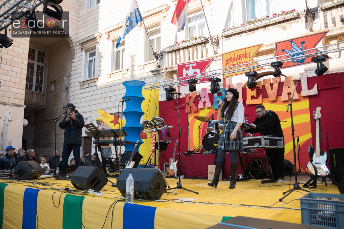 Zadarski karneval 2018: Povorka maškaranih skupina od Gradskih vrata preko Foruma do Narodnog trga Zadarski karneval 2018: Povorka maškaranih skupina od Gradskih vrata preko Foruma do Narodnog trga