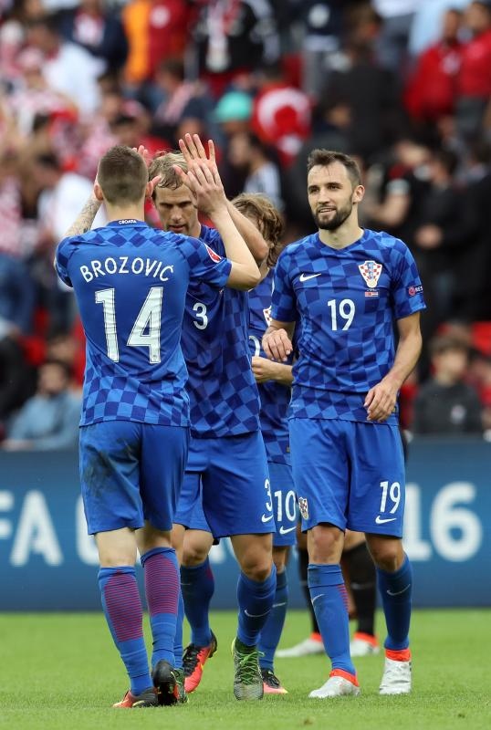 Slavlje igrača i navijača nakon pobjede nad Turskom. Photo: Goran Stanzl/PIXSELL Slavlje igrača i navijača nakon pobjede nad Turskom. Photo: Goran Stanzl/PIXSELL